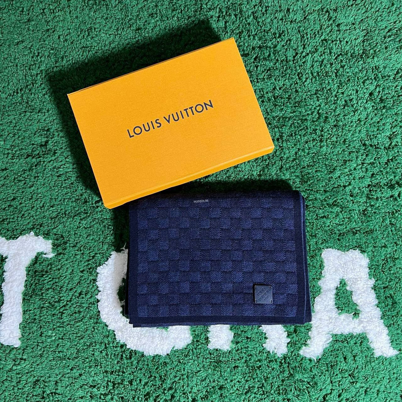 WhatsApp Bild 2024-09-27 kl. 18.12.48_f9834db9 Louis Vuitton Neo Petit Damier Blue Scarf - Image 1