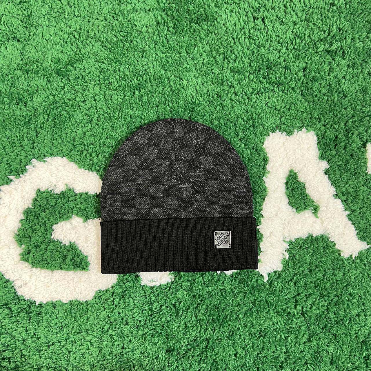 WhatsApp Bild 2024-09-27 kl. 18.12.51_614cf658 Louis Vuitton Neo Petit Damier Black Beanie - Image 1