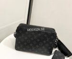 Louis Vuitton Messenger Trio Bag - Image 4
