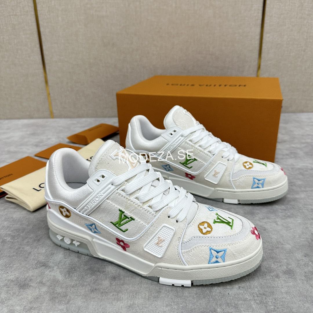369a9588 Louis Vuitton Embroidered White Trainer - Image 1