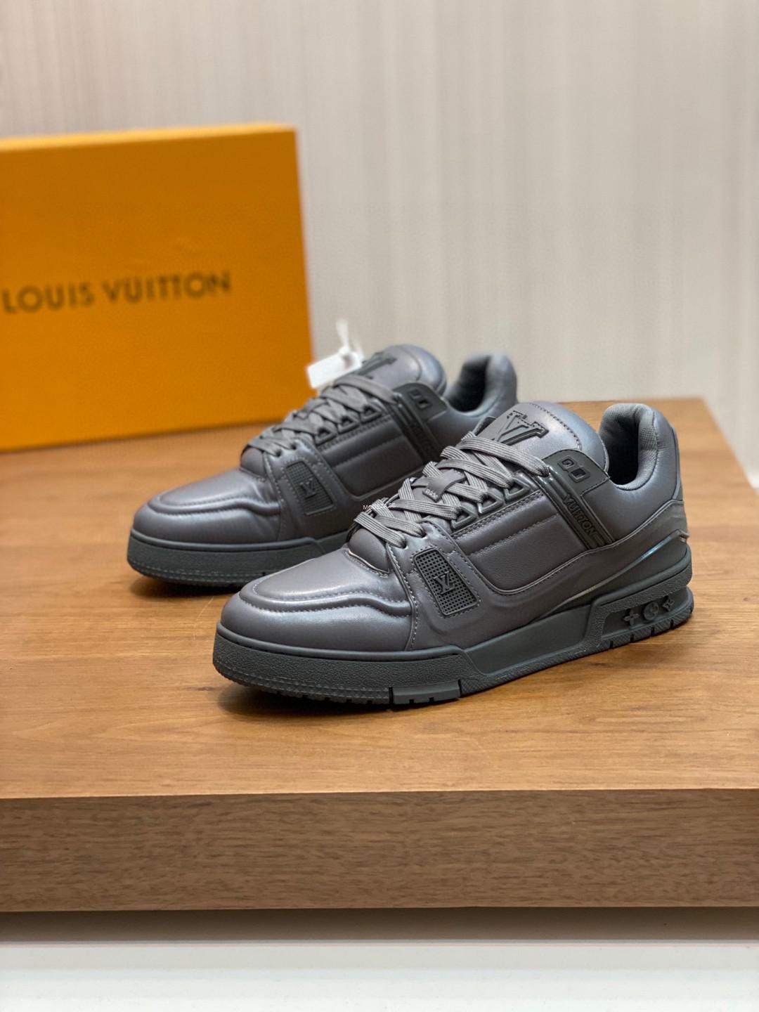 4c161262 Louis Vuitton Clean Grey Trainer - Image 1
