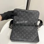 Louis Vuitton Messenger Trio Bag - Image 5