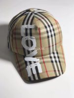 Burberry Rutig Love Hat