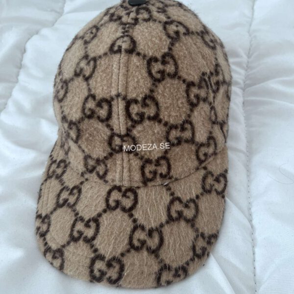 Gucci GG C
Wool Limited Edition Beige Hat