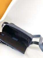 Louis Vuitton Streamer Wearable Wallet - Image 4